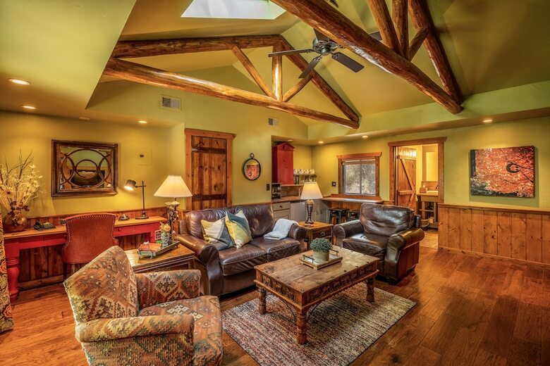 Bed & Breakfast Highland Haven Creekside Inn