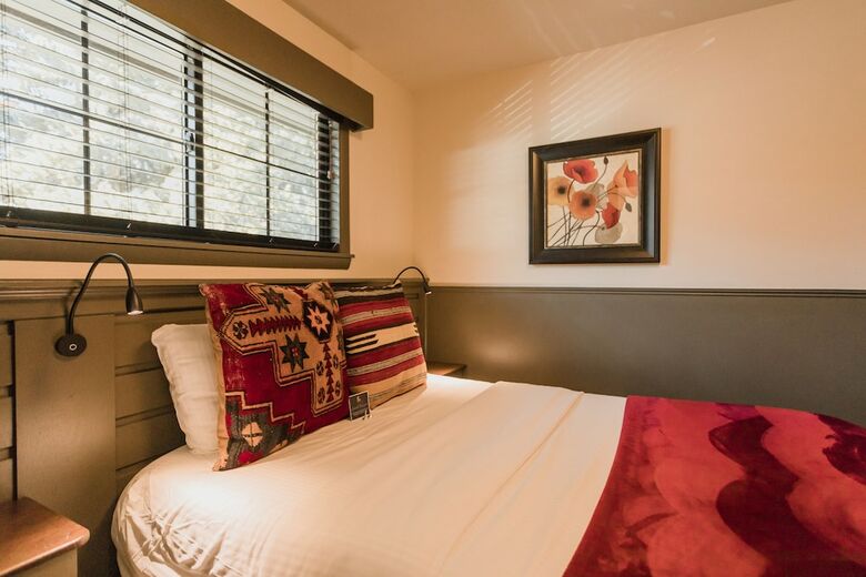 Bed & Breakfast Highland Haven Creekside Inn
