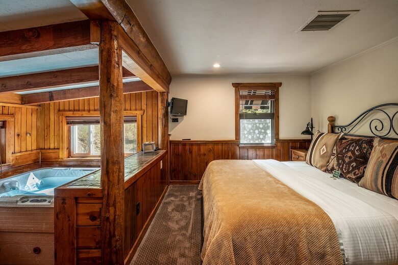Bed & Breakfast Highland Haven Creekside Inn
