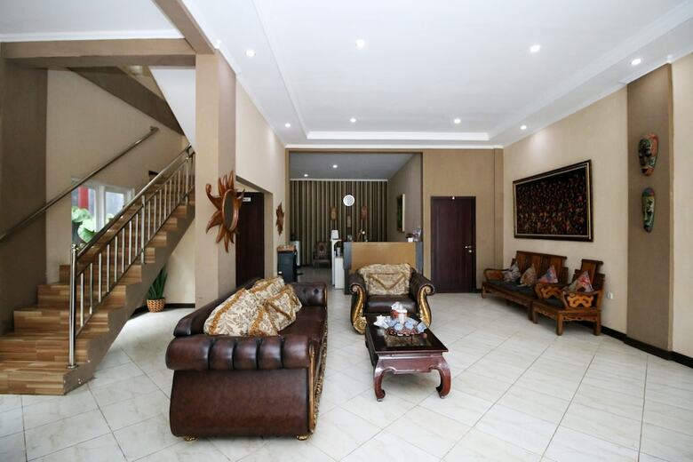 Hotel Airy Manggar Merbabu Belitung