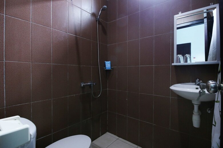 Hotel Airy Manggar Merbabu Belitung