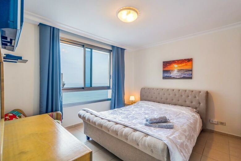 Spacious Sea View Apartment