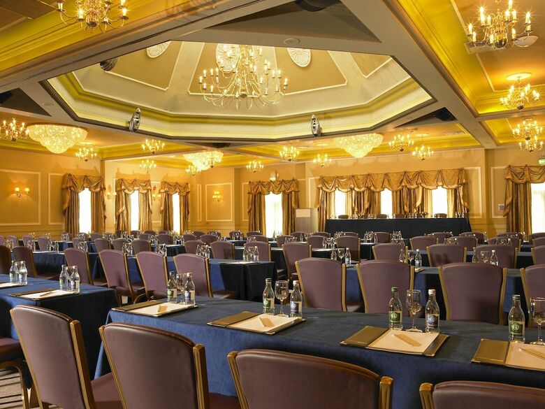 Castlecourt Hotel