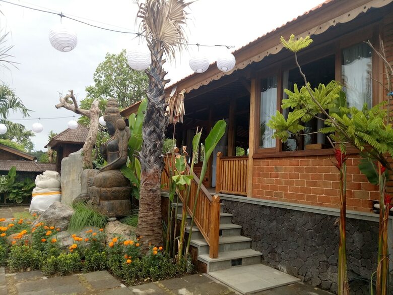 Bed & Breakfast Taulan Villa And Restaurant