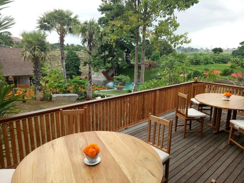 Bed & Breakfast Taulan Villa And Restaurant
