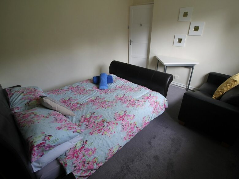 Green Meadow 2 Bed Apartment By Cardiff Holiday Homes