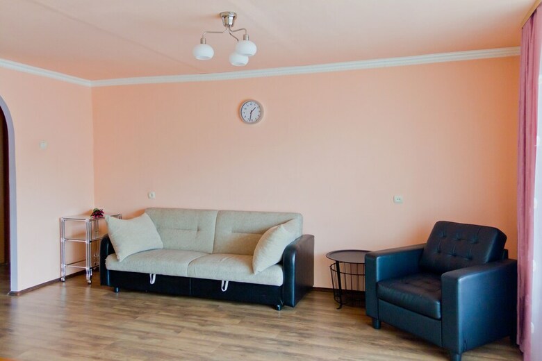 Apartment Allis-hall On Antona Valeka 12
