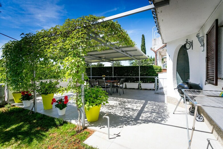 Apartment Sanja With Terrace - Malinska