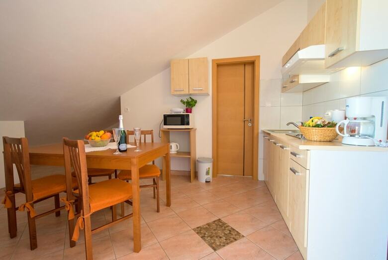 Apartments Mladenka