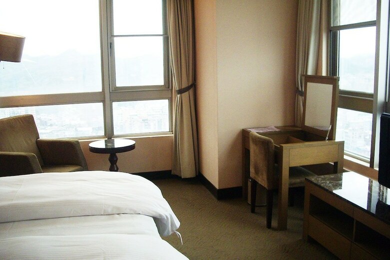 Rhineinn Hotel