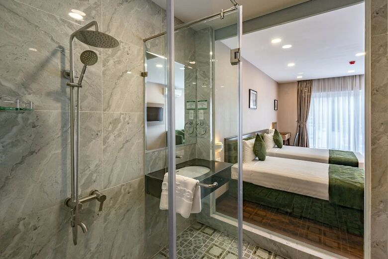 Hotel Emerald Central
