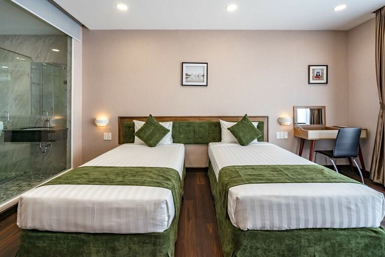 Hotel Emerald Central