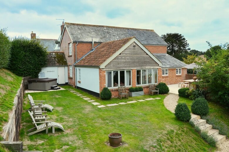 Elliotts Barns