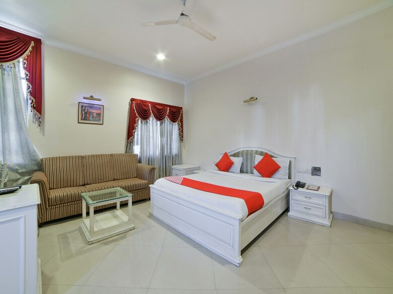 Oyo 8198 Hotel Raj International
