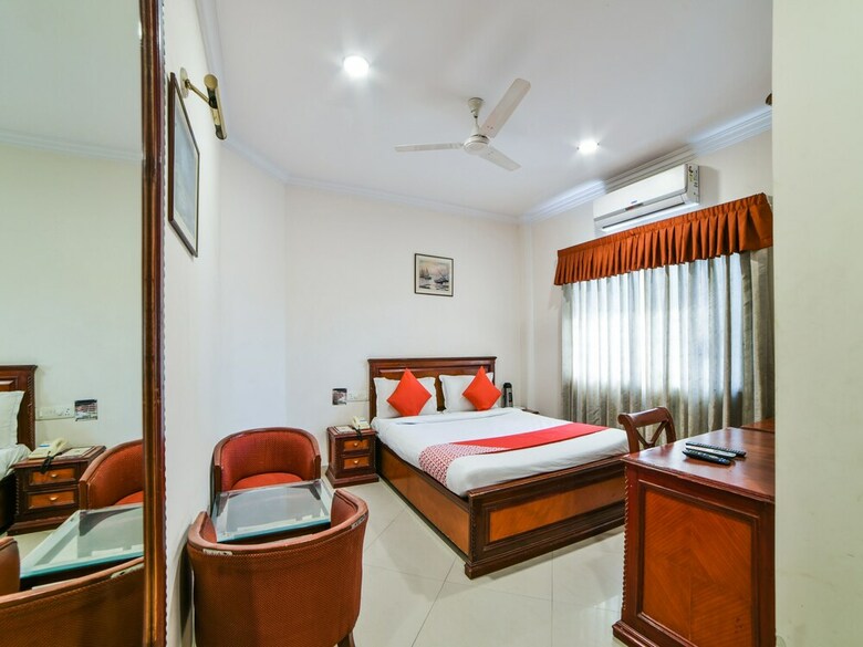 Oyo 8198 Hotel Raj International