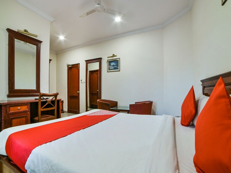 Oyo 8198 Hotel Raj International