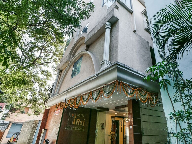 Oyo 8198 Hotel Raj International