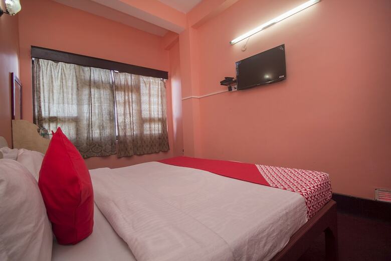 Hotel Oyo 23546 Pushpak