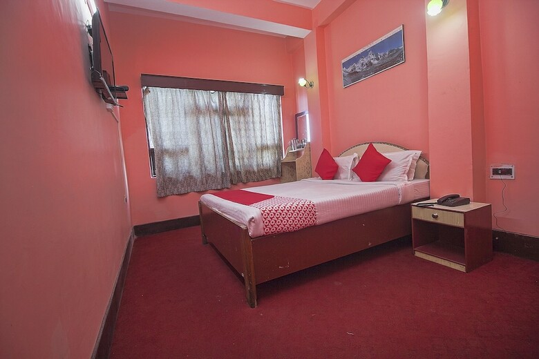 Hotel Oyo 23546 Pushpak