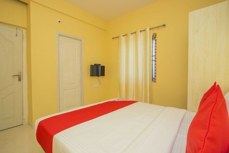 Hotel Oyo 10522 Varcity Emerald