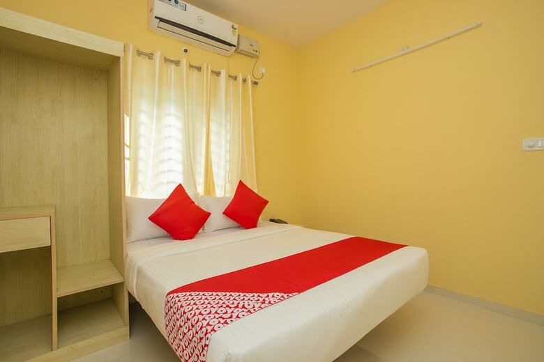Hotel Oyo 10522 Varcity Emerald