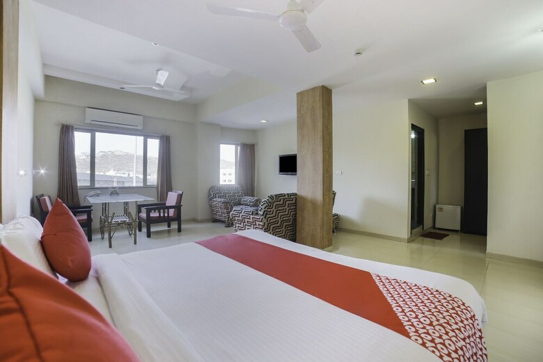 Oyo 3708 Shree Vilas Hotel