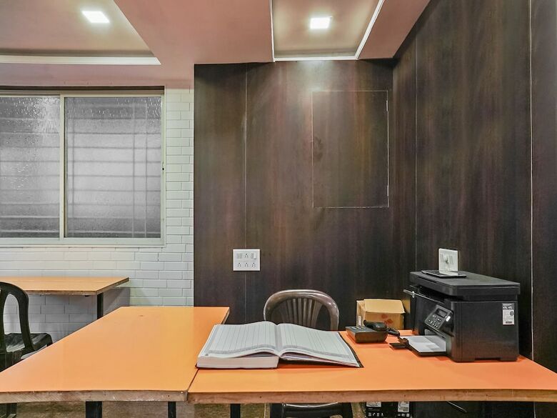 Hotel Oyo 19530 Silverkey Vishrantwadi