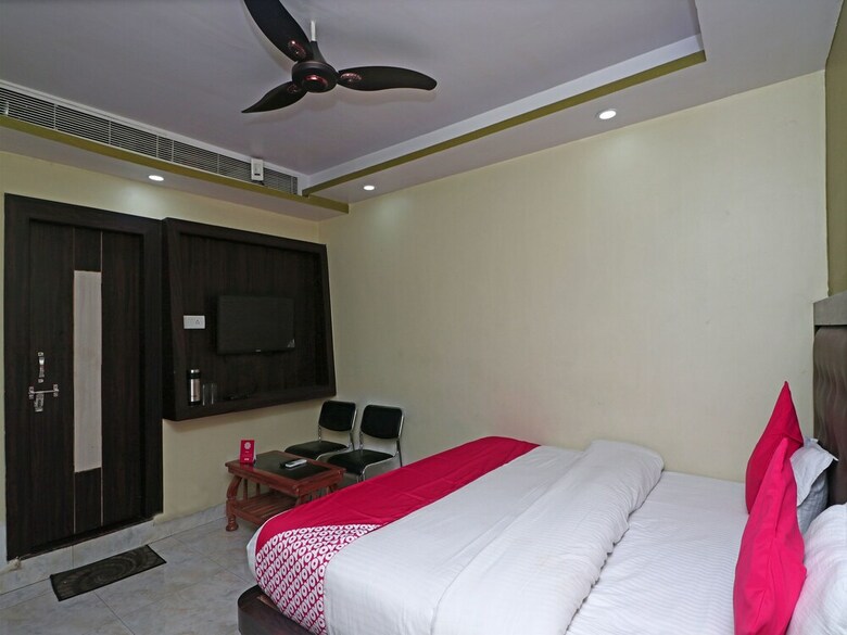 Oyo 15169 Hotel Rk Inn