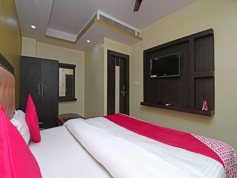 Oyo 15169 Hotel Rk Inn