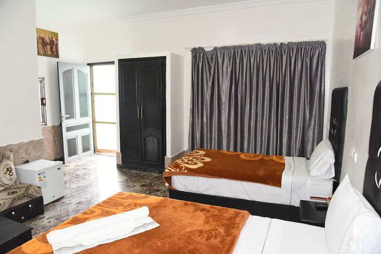 Hotel Equinox