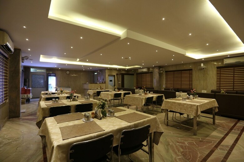 Hotel Oyo 8625 Yogendra Residency
