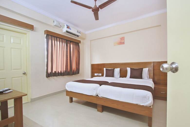 Oyo Flagship 5360 Hotel Nash Inn