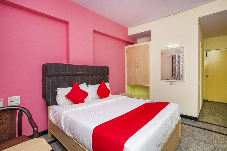 Hotel Oyo 25036 Suraksha Residency