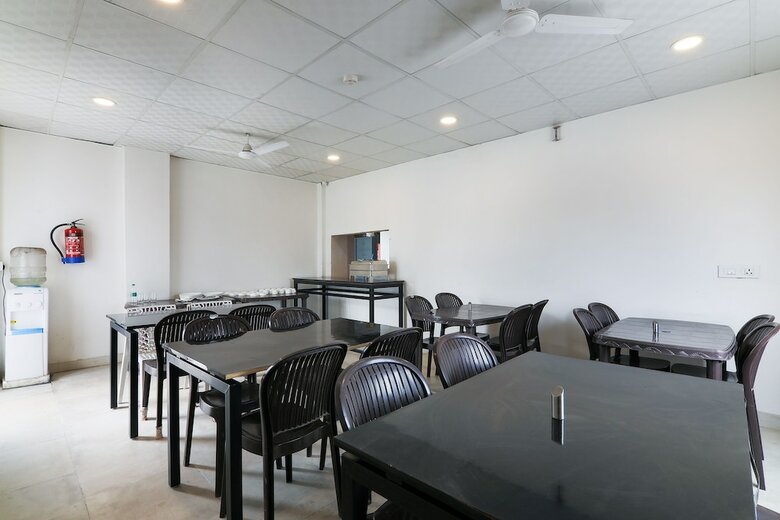Hotel Oyo 16685 Silverkey Cd Sohna Road