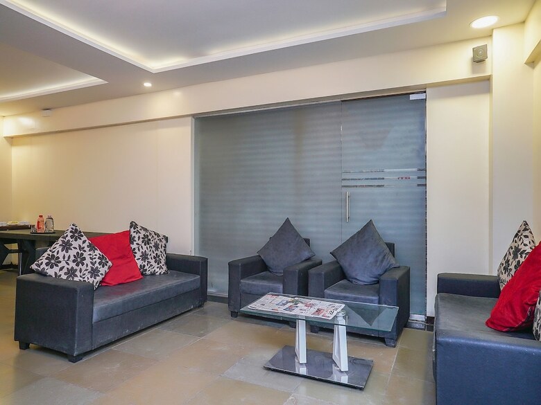 Hotel Oyo 24491 Silverkey Kharadi