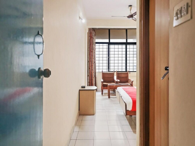 Oyo 23083 Hotel Hindustan Deluxe