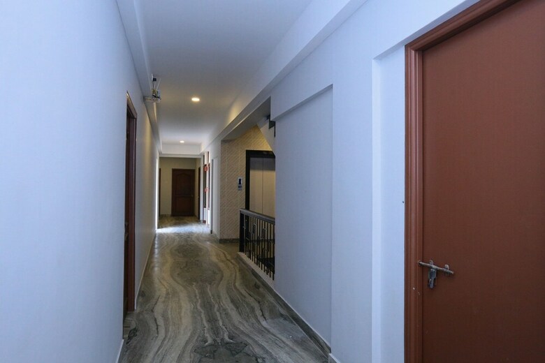 Oyo 16910 Hotel Prince Palace