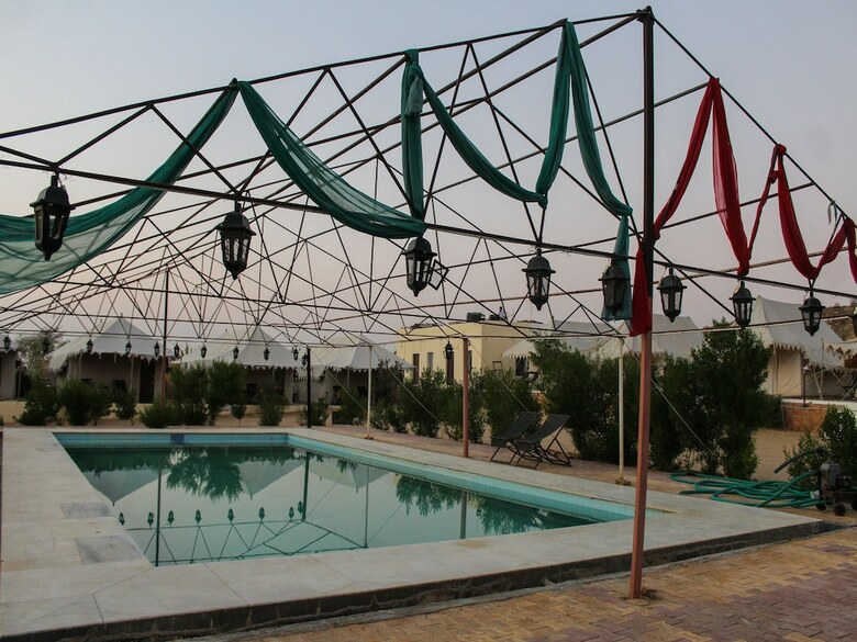 Oyo 26228 Royal Camps