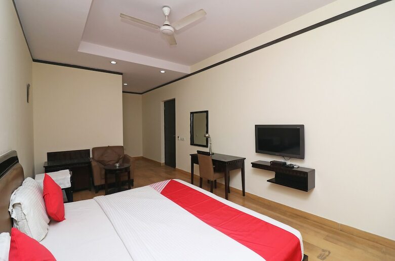 Hotel Oyo 24624 Kaycee Residency