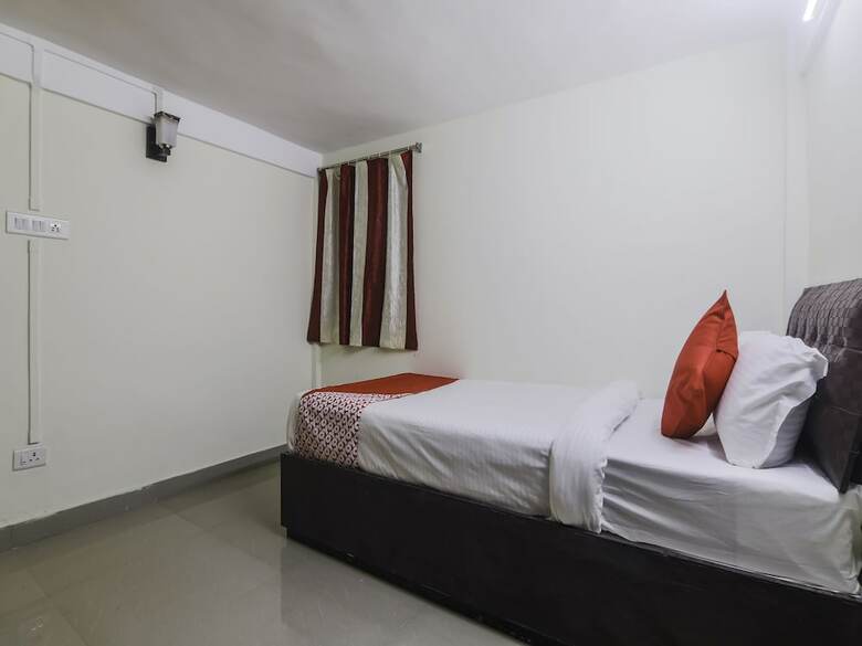 Hotel Oyo 18759 Nirvana Guest House