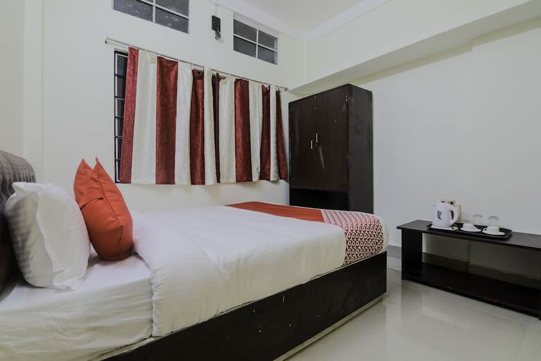 Hotel Oyo 18759 Nirvana Guest House