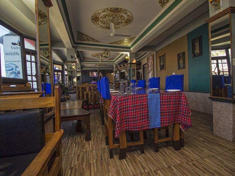 Hotel Oyo 23409 Lama Dhim