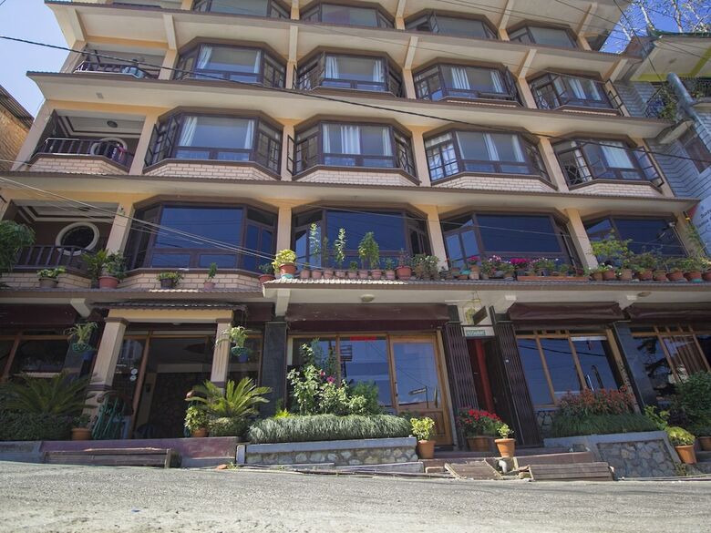 Hotel Oyo 23409 Lama Dhim