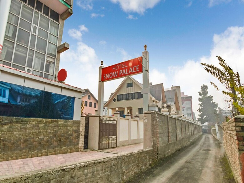 Oyo 6112 Hotel Snow Palace