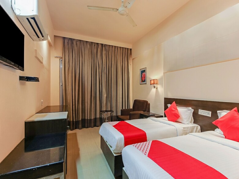 Oyo 22412 Flagship Hotel Sai Prakash