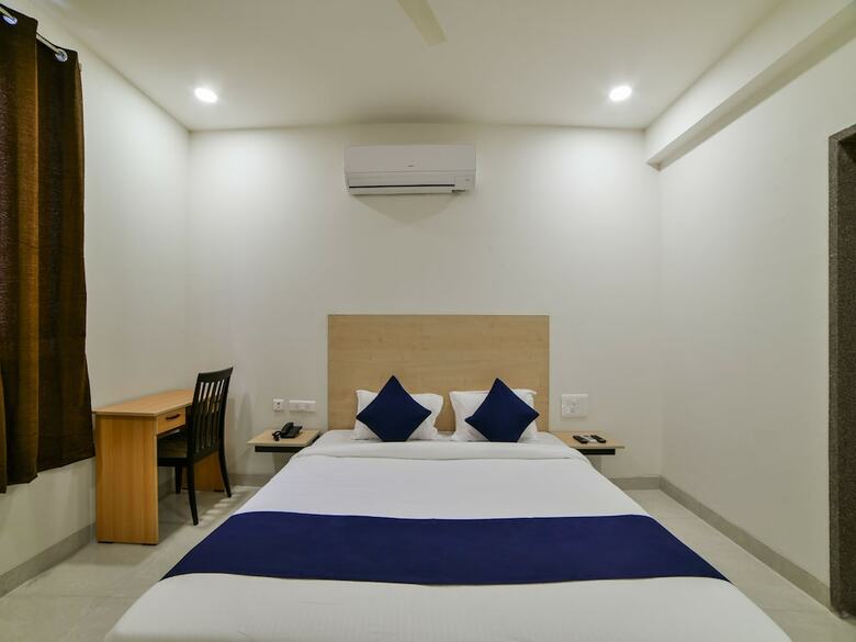Hotel Oyo 18833 Silverkey Babylon Whitefields