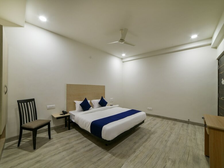 Hotel Oyo 18833 Silverkey Babylon Whitefields