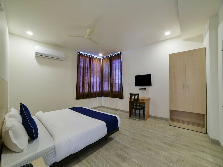 Hotel Oyo 18833 Silverkey Babylon Whitefields