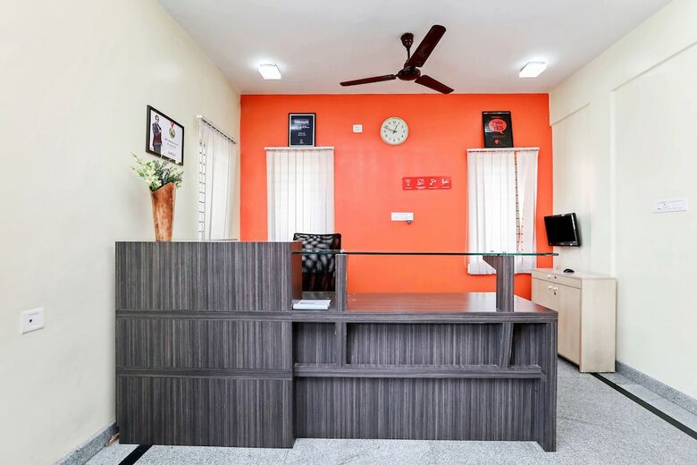 Hotel Oyo 24195 Jasmine Suites