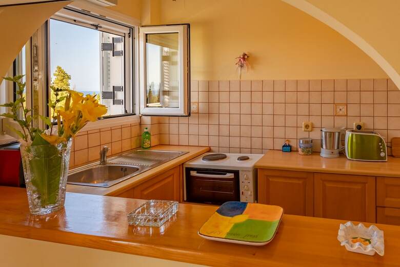 Hotel Helena Studios Resort